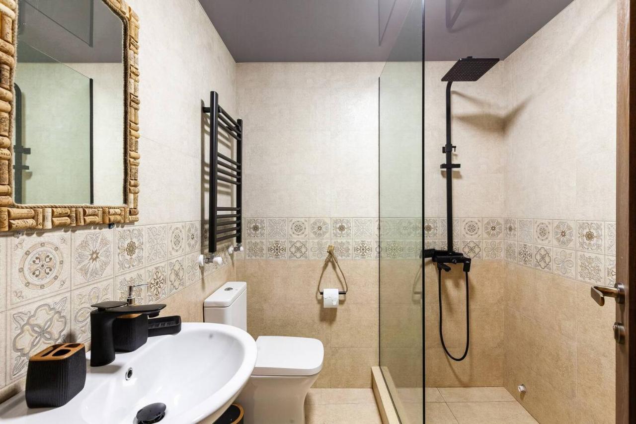 קוטאיסי Veli Group Apartment Near White Bridge ° מראה חיצוני תמונה